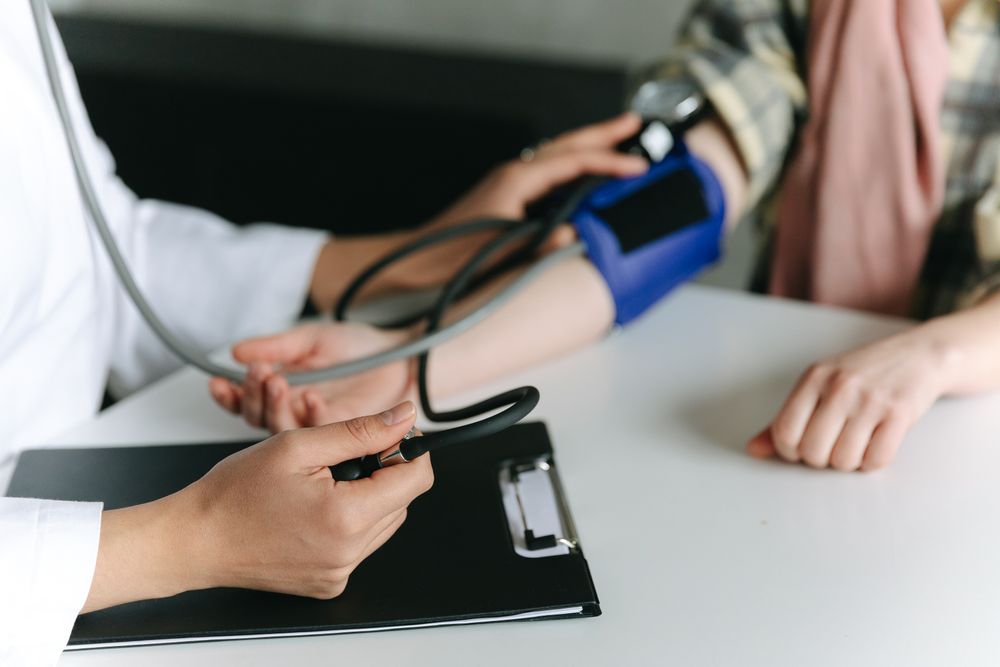 La incapacidad la emite el médico tratante cuando una condición de salud impide trabajar.