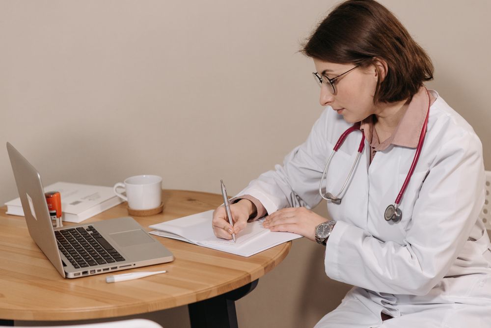 La medicina mixta combina la consulta con un médico privado con la cobertura de medicamentos y exámenes de la CCSS.